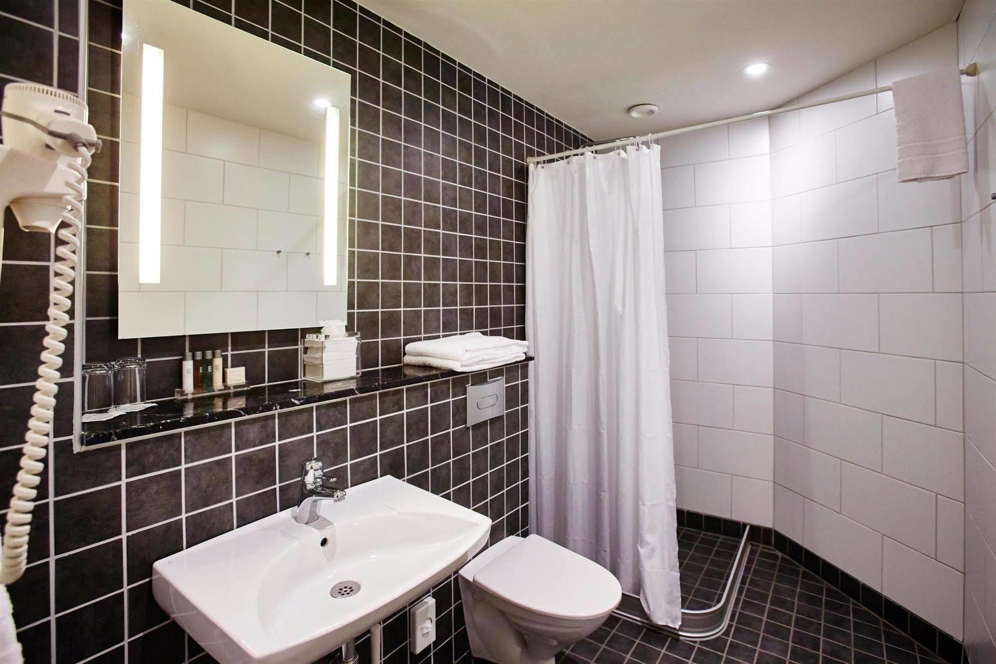 Hotel Bishops Arms Koeping Zewnętrze zdjęcie